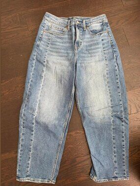 Old Navy size 8 high-rise barrel leg jeans